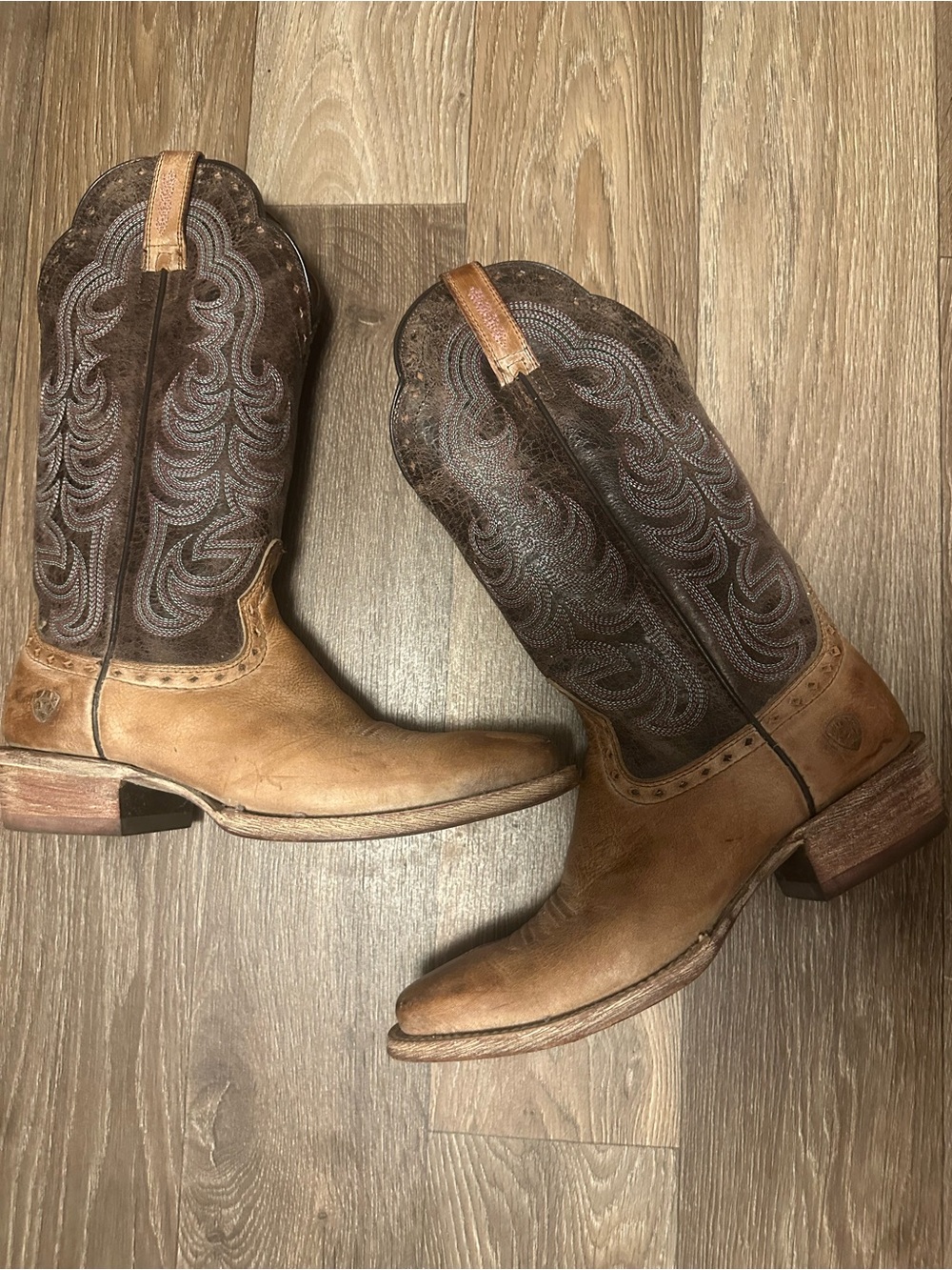 Ariat 10014165 Barton Ultra Rustic Embroidery Cowboy Square Toe Boots Women's 7